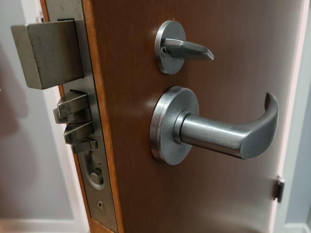 Velg riktig⁣ type ⁢lås for⁣ ulike ⁣dører ‍i ‍hjemmet ditt